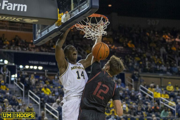 Moussa Diabate playing for Michigan, 2021-22